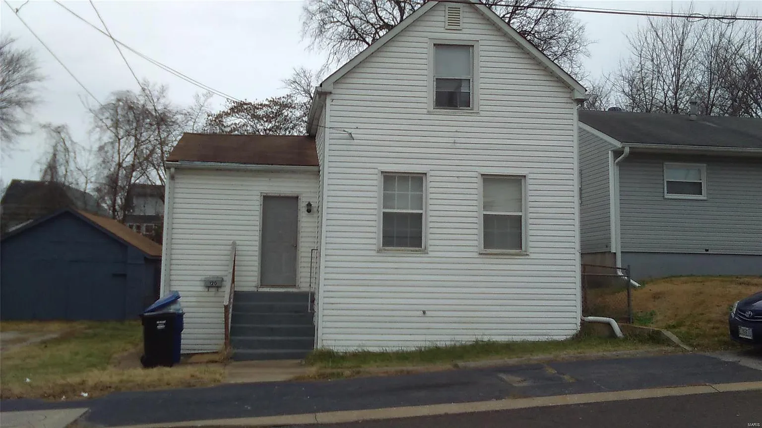 120 E Loretta Ave photo 1