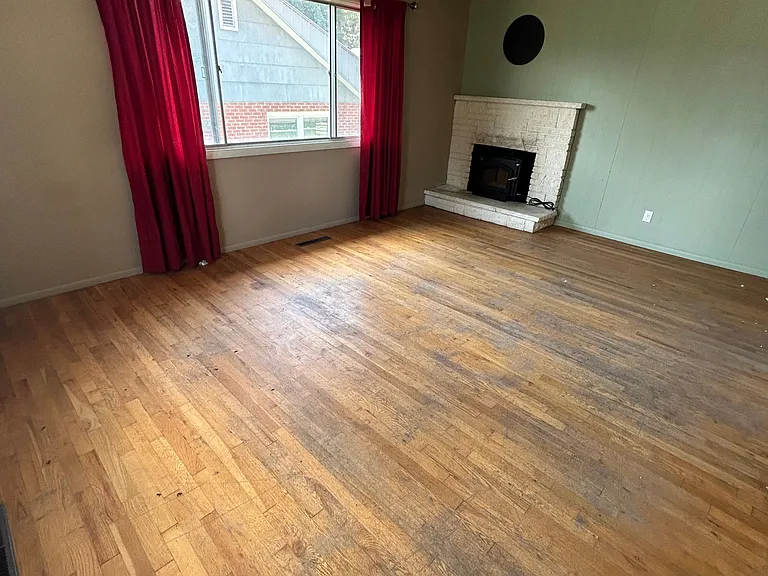613 Crawford Ave — Photo 3
