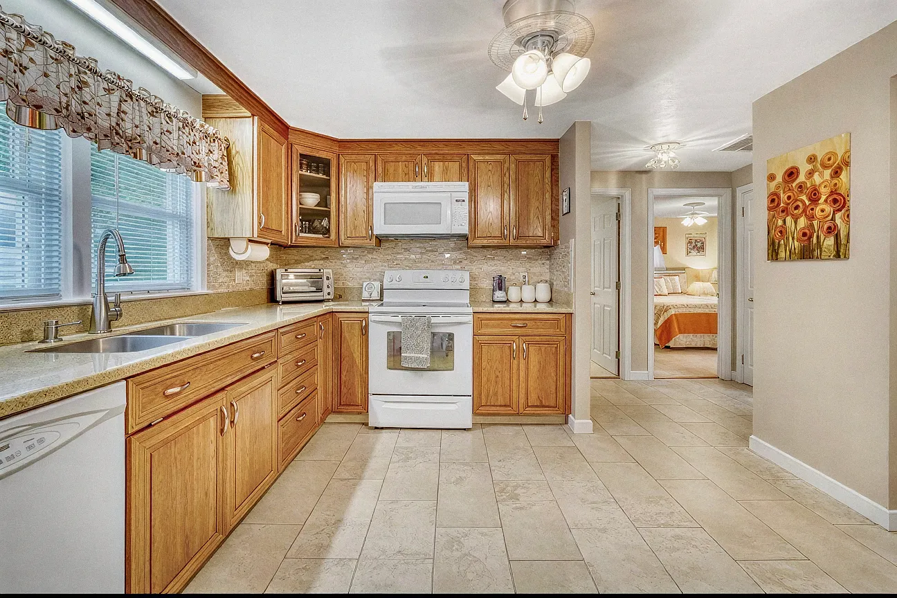 3 bed, 2016 sqft, $4,500 — Photo 4