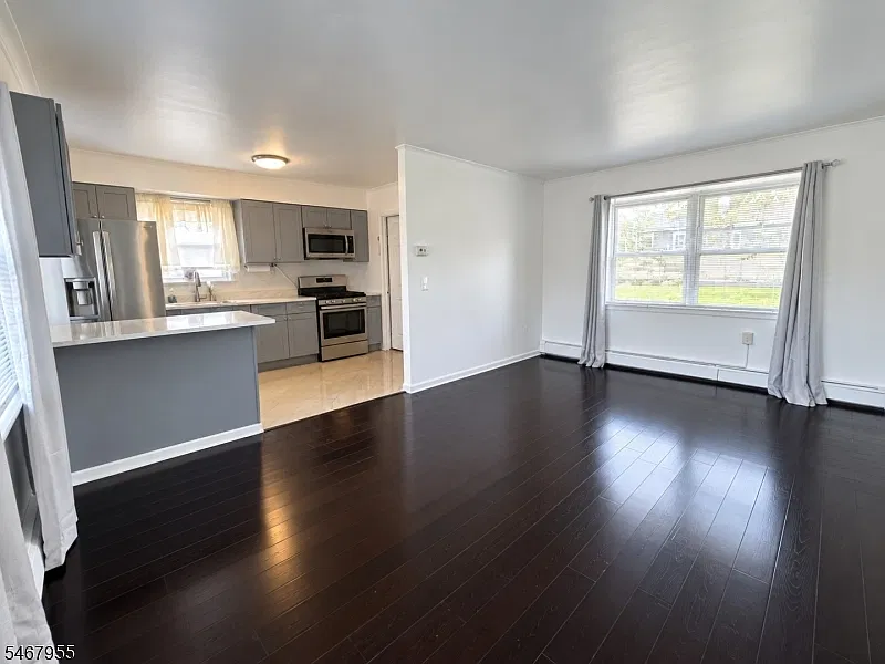 2 bed, 1.0 bath, $2,500 — Photo 1