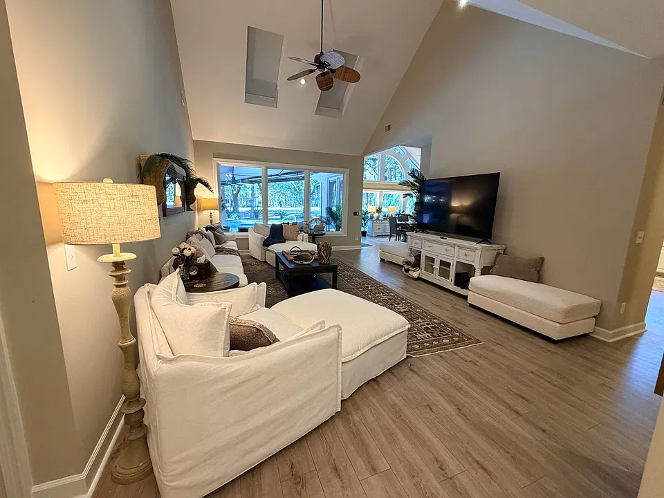68 Wedgefield Dr