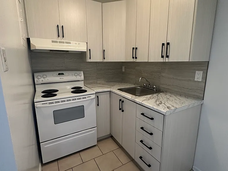 240 Commissioners Rd W #12 — Photo 7