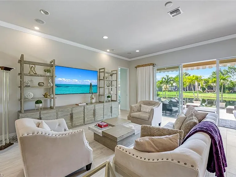 6582 Monterey Point — Photo 5