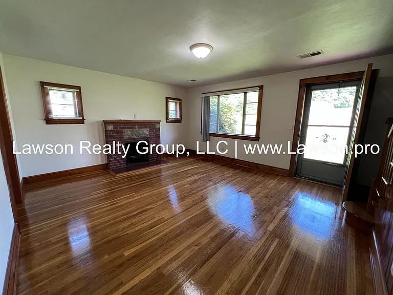 3119 King St NE — Photo 10