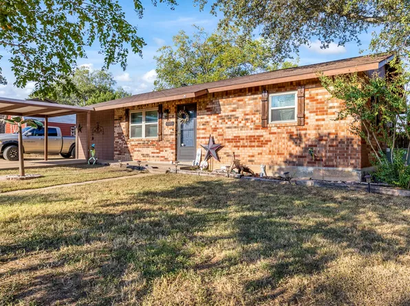 201 Cottonwood St, Comanche, TX 76442