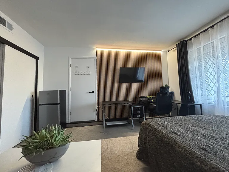 Celeste Ave — Photo 2