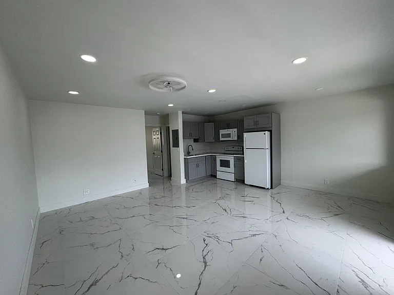 1814 E Oakland Park Blvd #50 — Photo 9