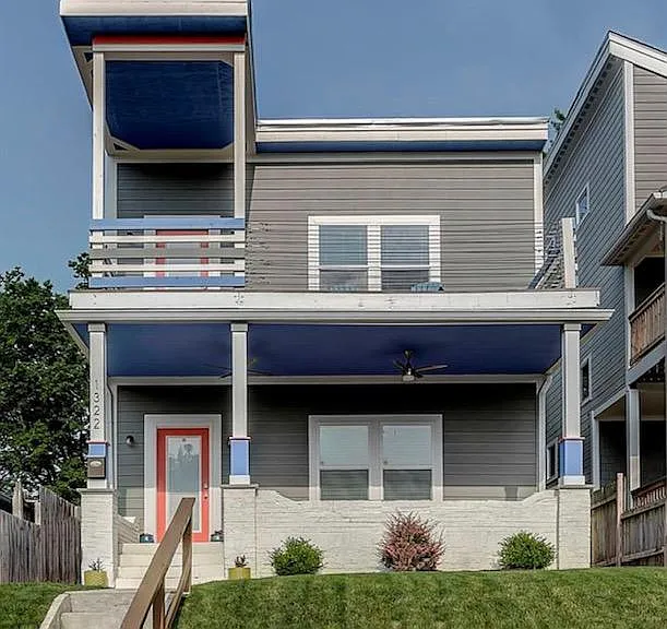 1322 Laurel St — Photo 2