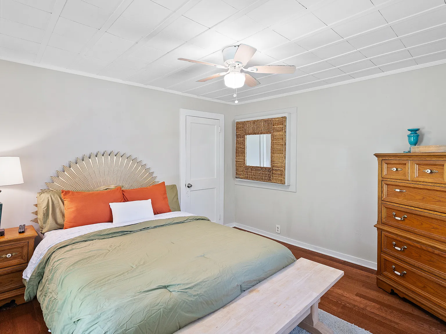 2 bed, 1150 sqft, $2,000 — Photo 2