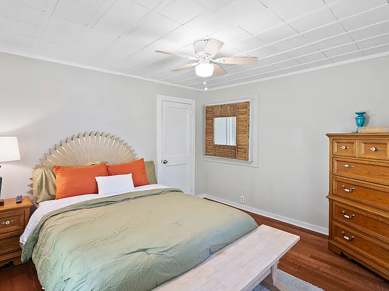 215 Wilson St — Photo 2