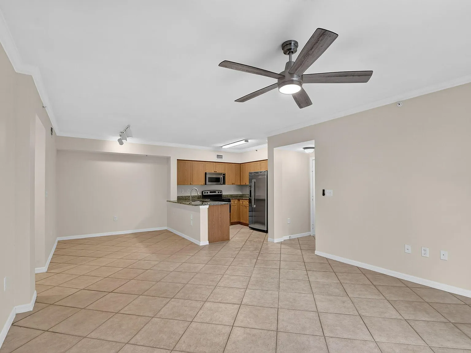 3 bed, 2.0 bath, 1493 sqft, $2,750 — Photo 4