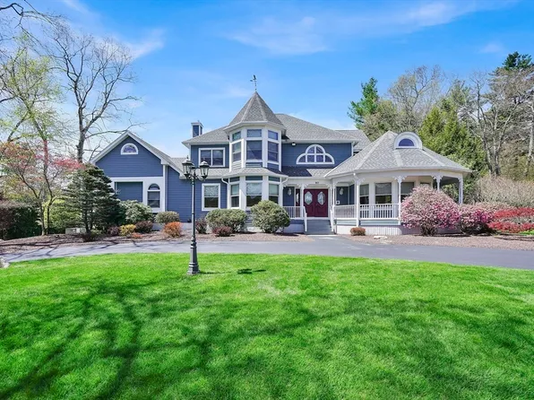 90 Southwood Dr, Ludlow, MA 01056