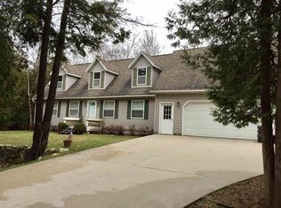 07350 Spring St, Charlevoix, MI 49720