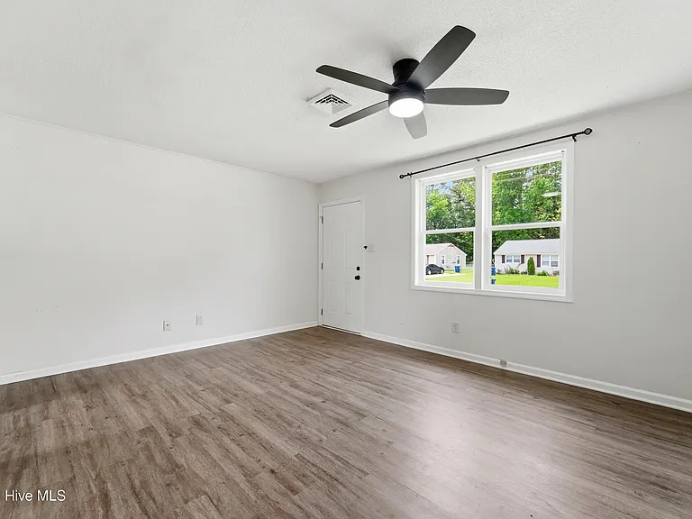 1218 Davis St — Photo 6