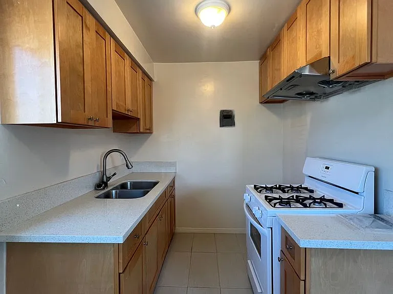 431 S Chapel Ave — Photo 3