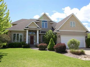 4816 Fairhaven Ct, Davenport, IA 52807