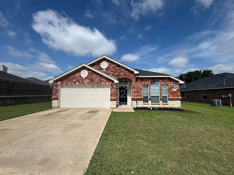 924 Marist Dr — Photo 1