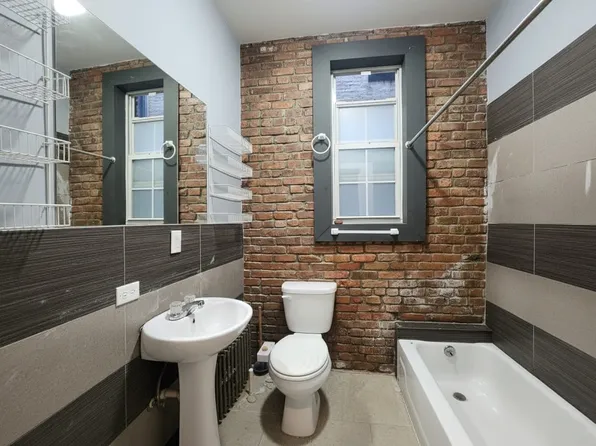 848 Hart Street image 10 of 15