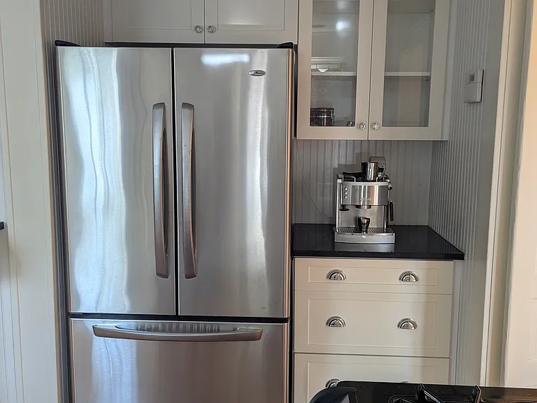 215 W Comanche Ave — Photo 3