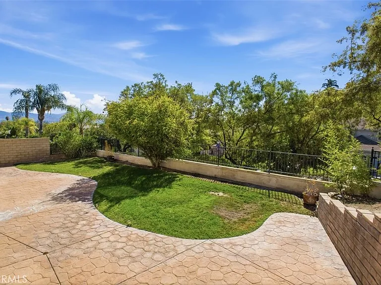 26040 Potter Pl — Photo 11