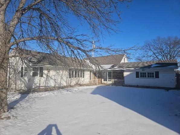 829 New St, Manchester, IA 52057