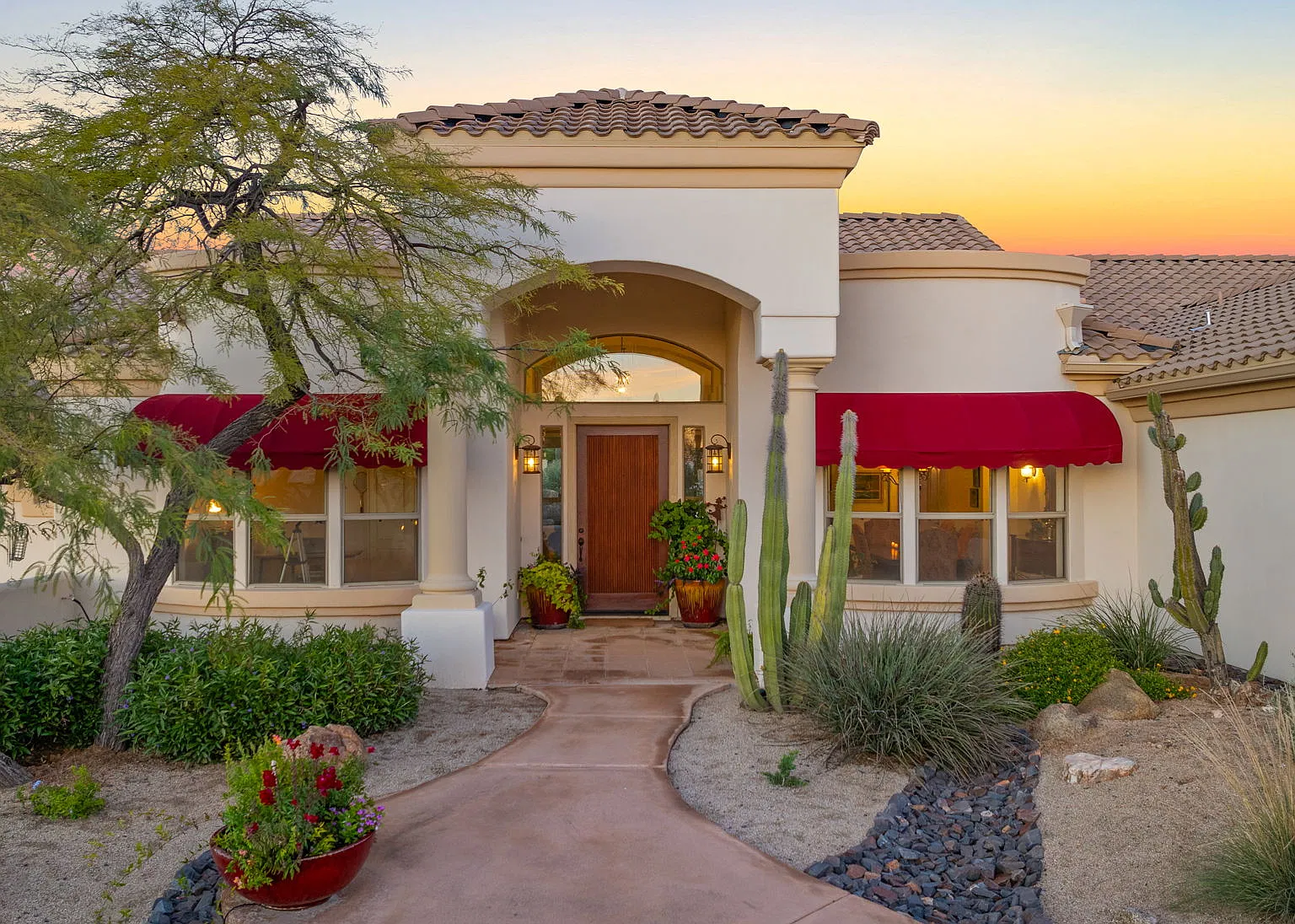4 bed, 2.5 bath, 4309 sqft, $6,500 — Photo 2