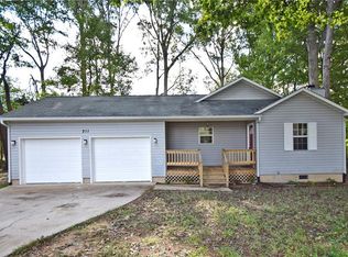 211 Meadow Wood Ct, Thomasville, NC 27360