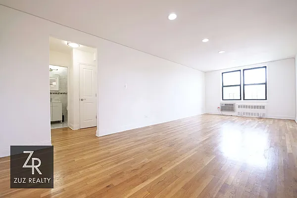 Rented by Zuz Realty | media 12