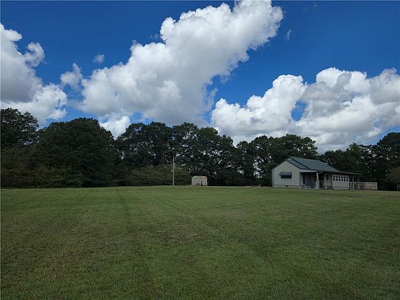 3rd image of 3880 Hiram Lithia Springs Rd