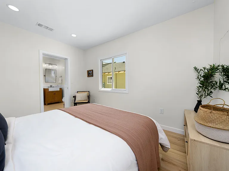 4062 Goldfinch St — Photo 20