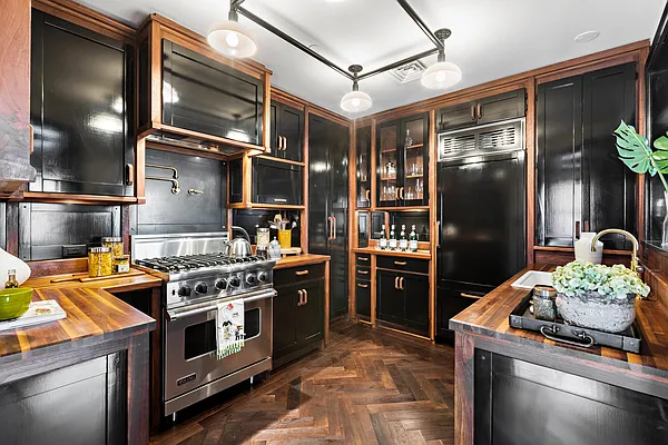 Sold by Nest Seekers International | media 12