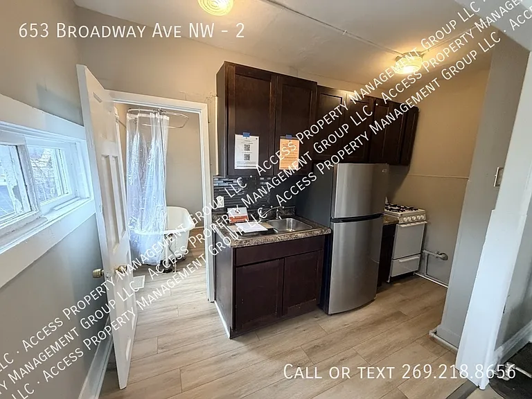 653 Broadway Ave NW #2 — Photo 9