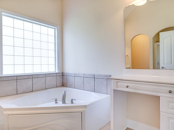 Master bath/separate vanity