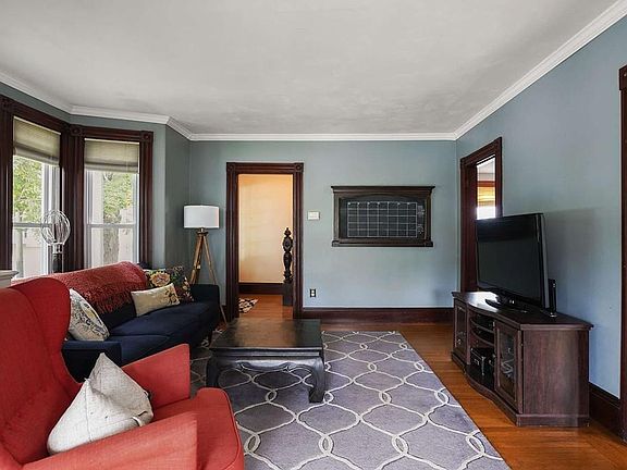 4th image of 297 Morton St
