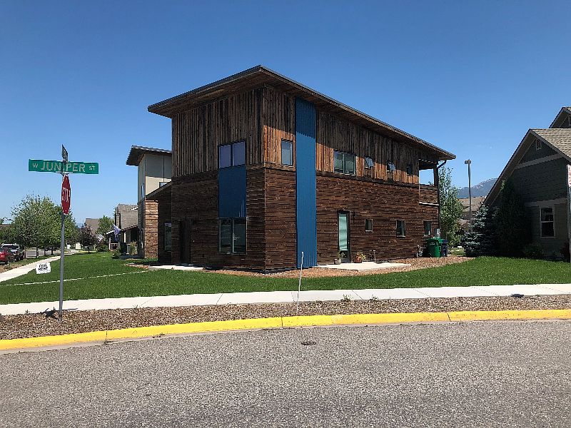 1st image of 1016 N 15th Ave