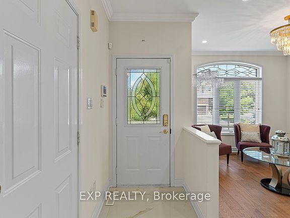 5th image of 225 Ellis Cres