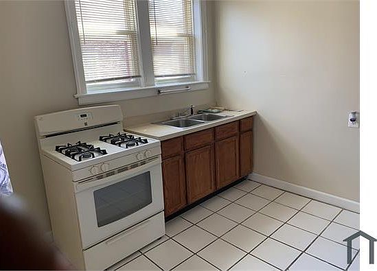 4th image of 2501 E 84th St #1W
