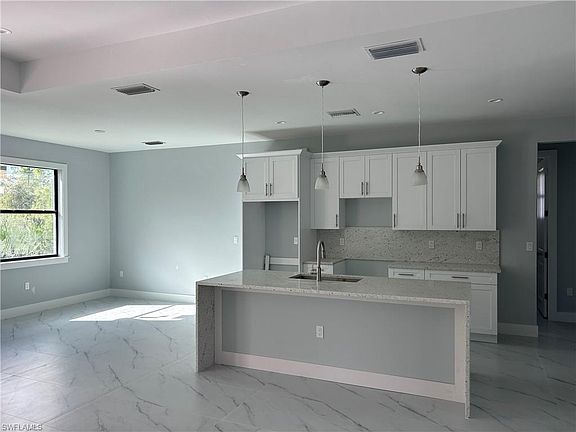 3rd image of 3248 41st AVE NE