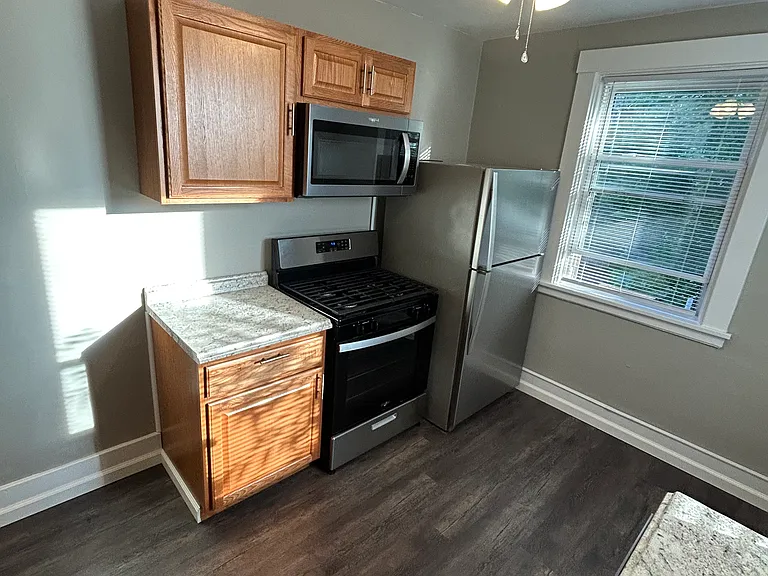 1425 Lasalle Ave #2 — Photo 3