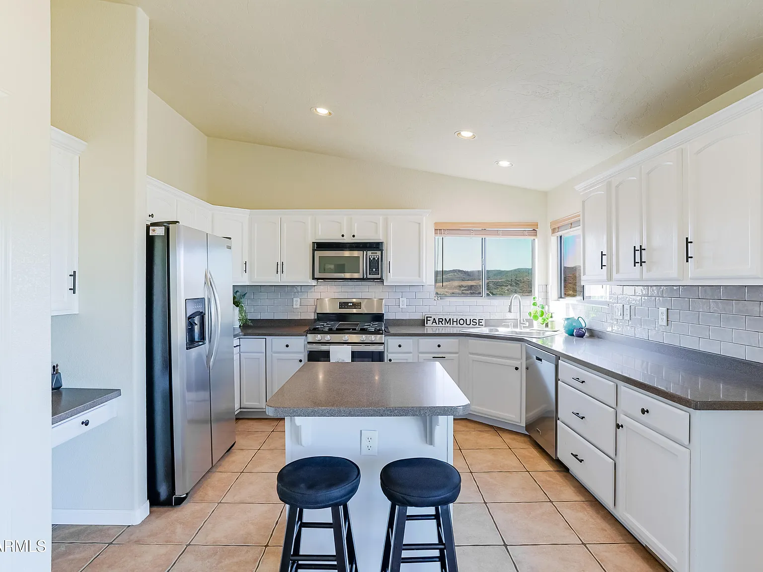 4 bed, 3.0 bath, 2815 sqft, $3,500 — Photo 4