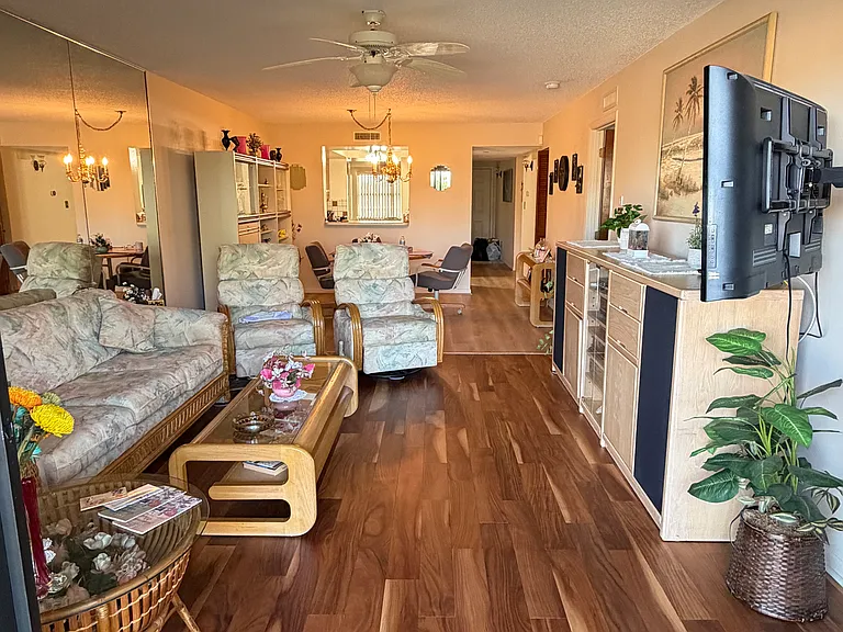 5400 Park St N #211 — Photo 4