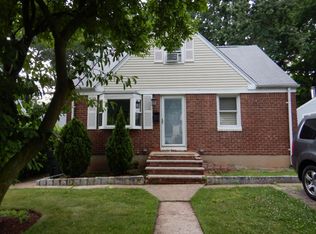 95 Dudley Dr, Bergenfield, NJ 07621