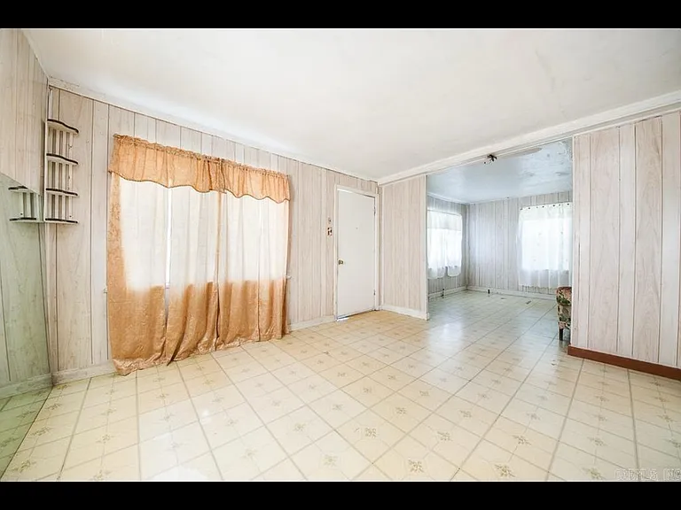1411 S Highway 161 — Photo 4