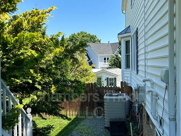 5827 Wessex Ln — Photo 11