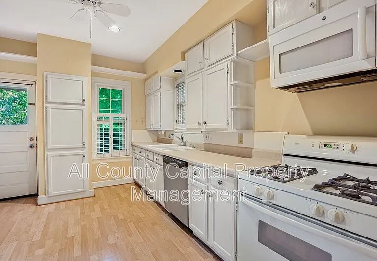 1601 W 29th St #1601 — Photo 11
