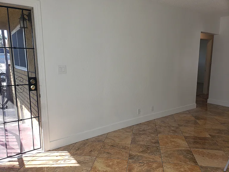 507 E Valencia Dr — Photo 9