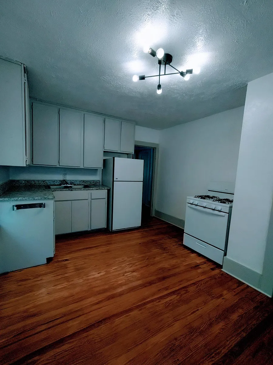 Building Photo - 626 Chautauqua Ave #3