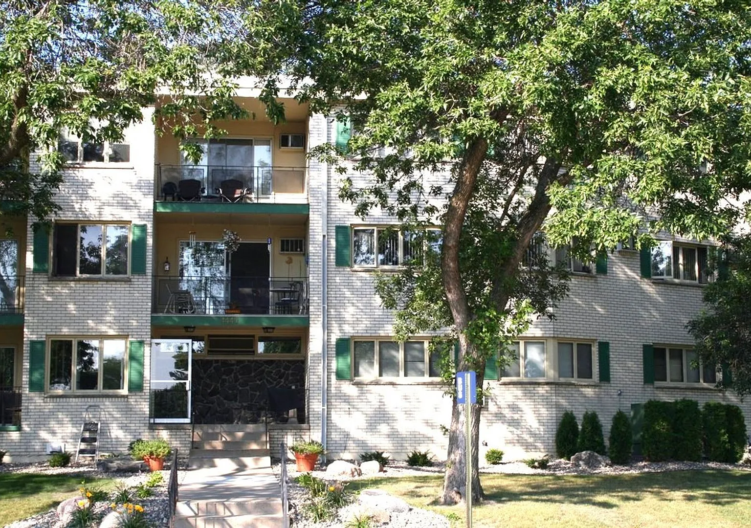 Briar Cliff Apartments — Photo 1