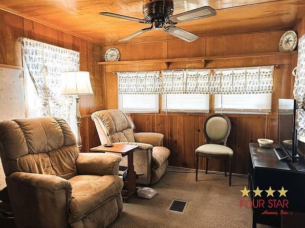43 Orange Pl, Tavares, FL 32778