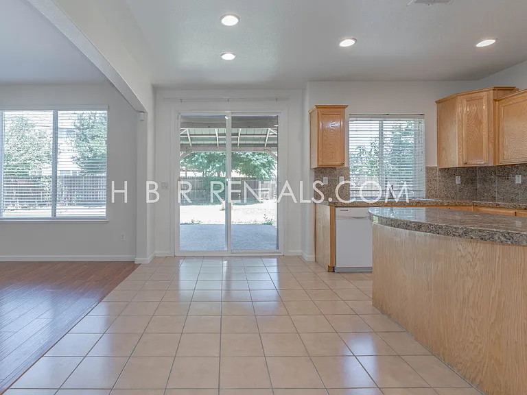 2417 Veneto Ln — Photo 7